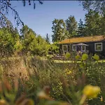 Coastal Family Retreat - 150m To The 度假居