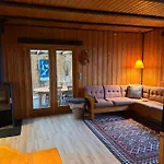 Coastal Family Retreat - 150m To The 度假居