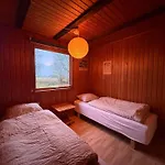 Coastal Family Retreat - 150m To The 度假居